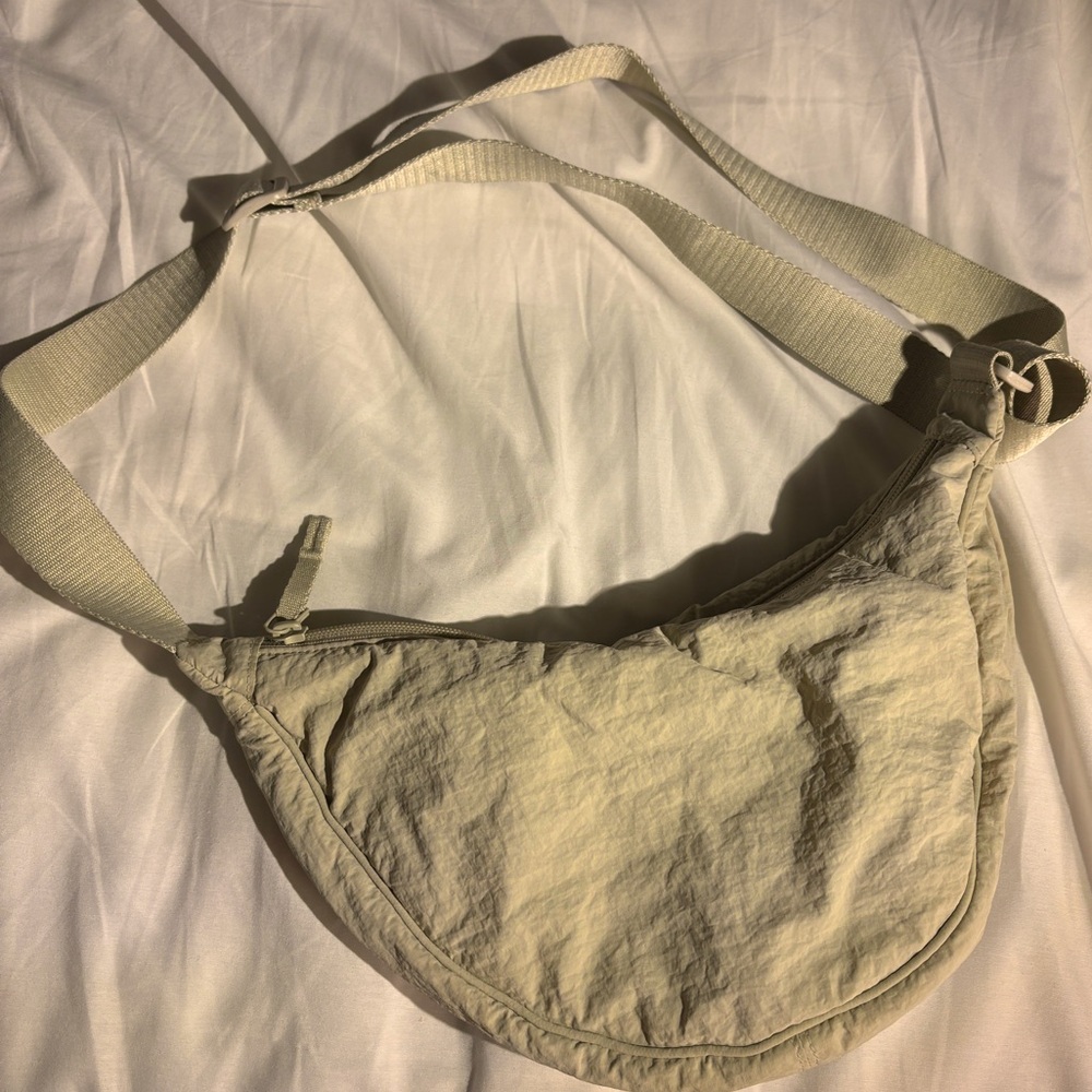 Uniqlo Banana Bag Off white